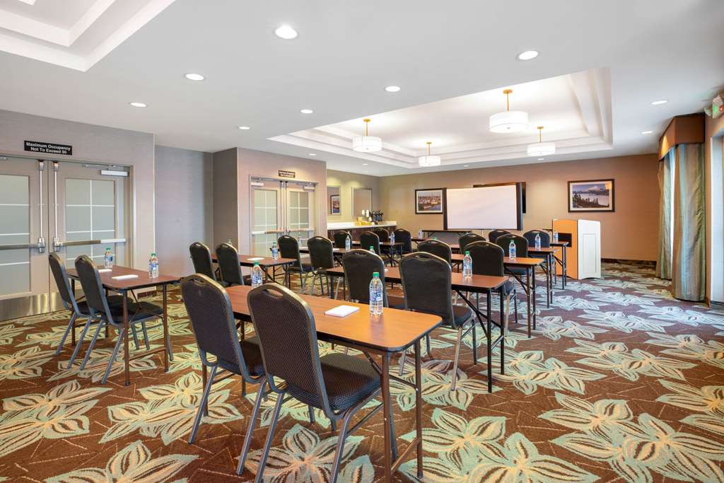 La Quinta Inn & Suites by Wyndham Bellingham - photo 60