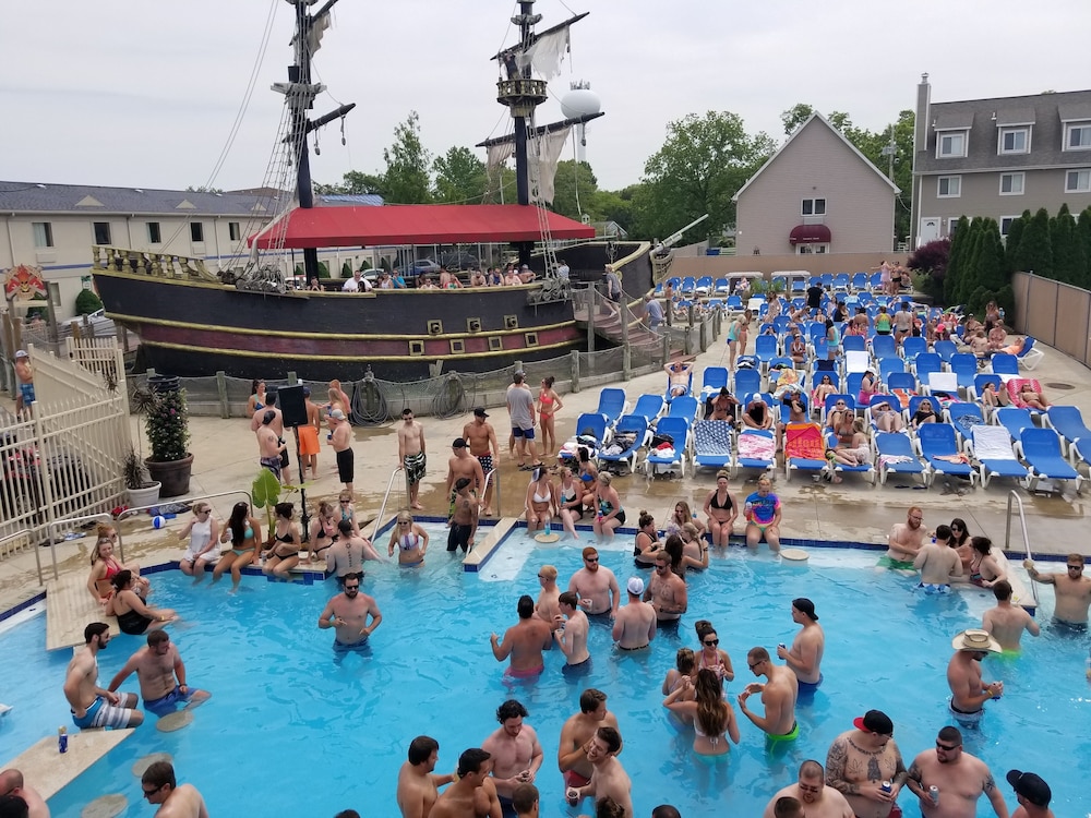 Grand Islander Hotel - photo 14
