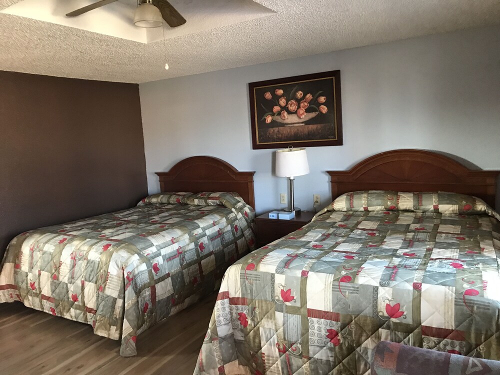 C&H Motel El Dorado Springs - photo 15