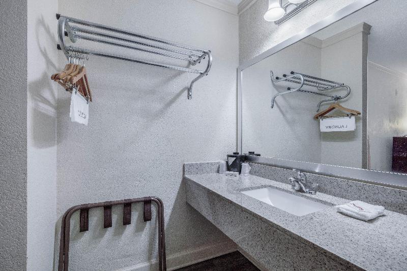 Red Roof Inn Forrest City - photo 11