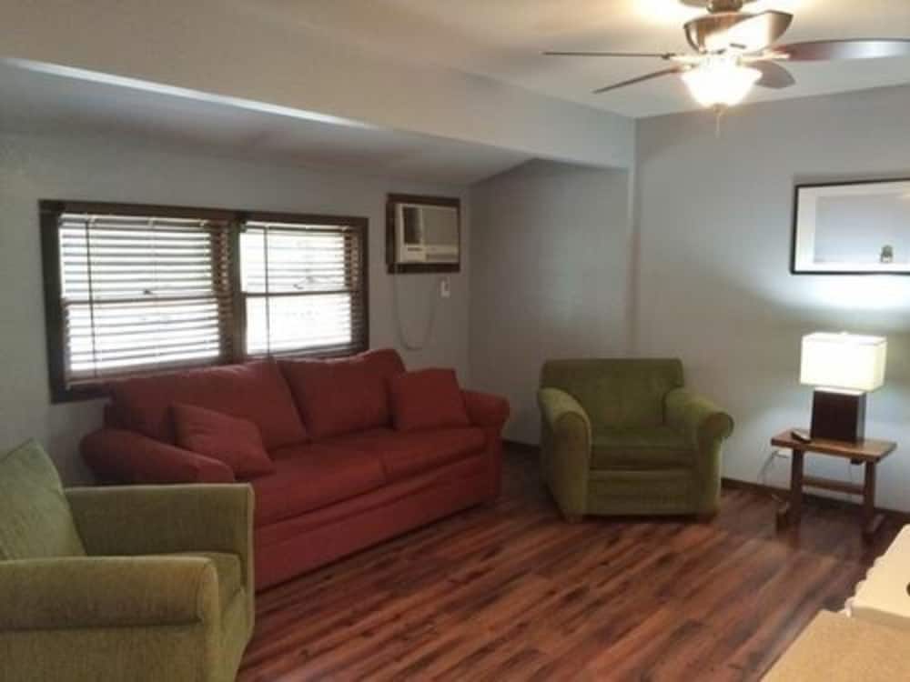 Calm Waters Cabin Resort - photo 9