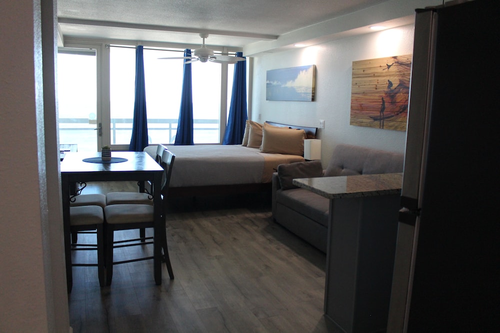 Georgian Inn Beach Club - photo 5