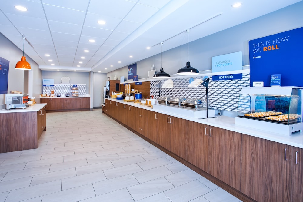 Holiday Inn Express Hotel & Suites Belleville by IHG - photo 55