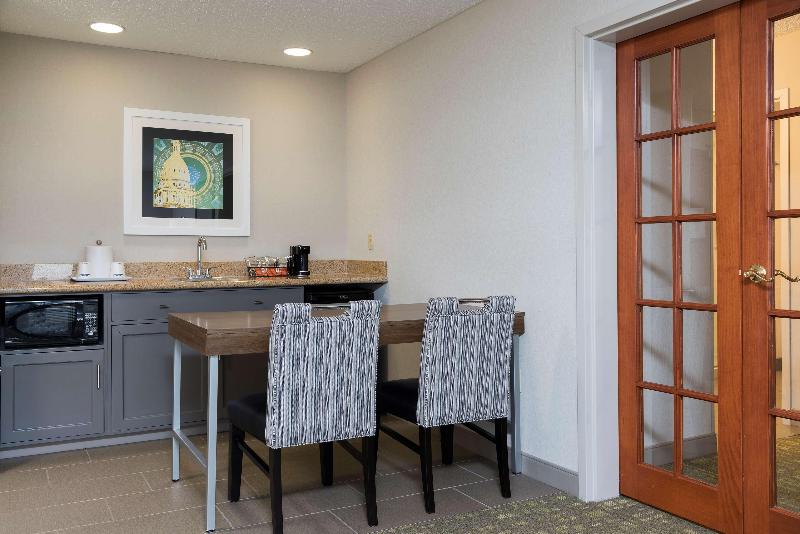 Hampton Inn & Suites East Lansing Okemos - photo 80