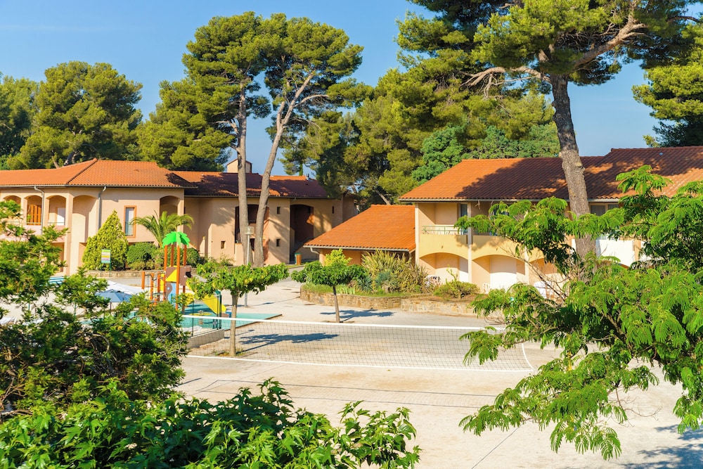 Azureva La Londe Les Maures — hotel in La Londe-Les-Maures