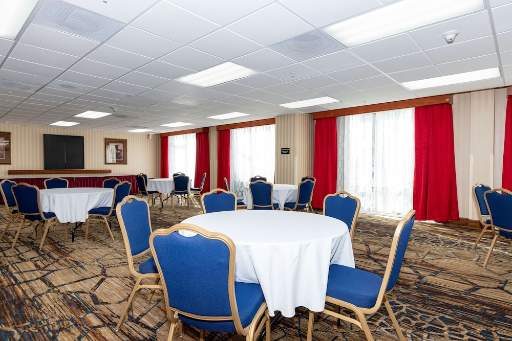 Hampton Inn & Suites Pittsburg CA - photo 101