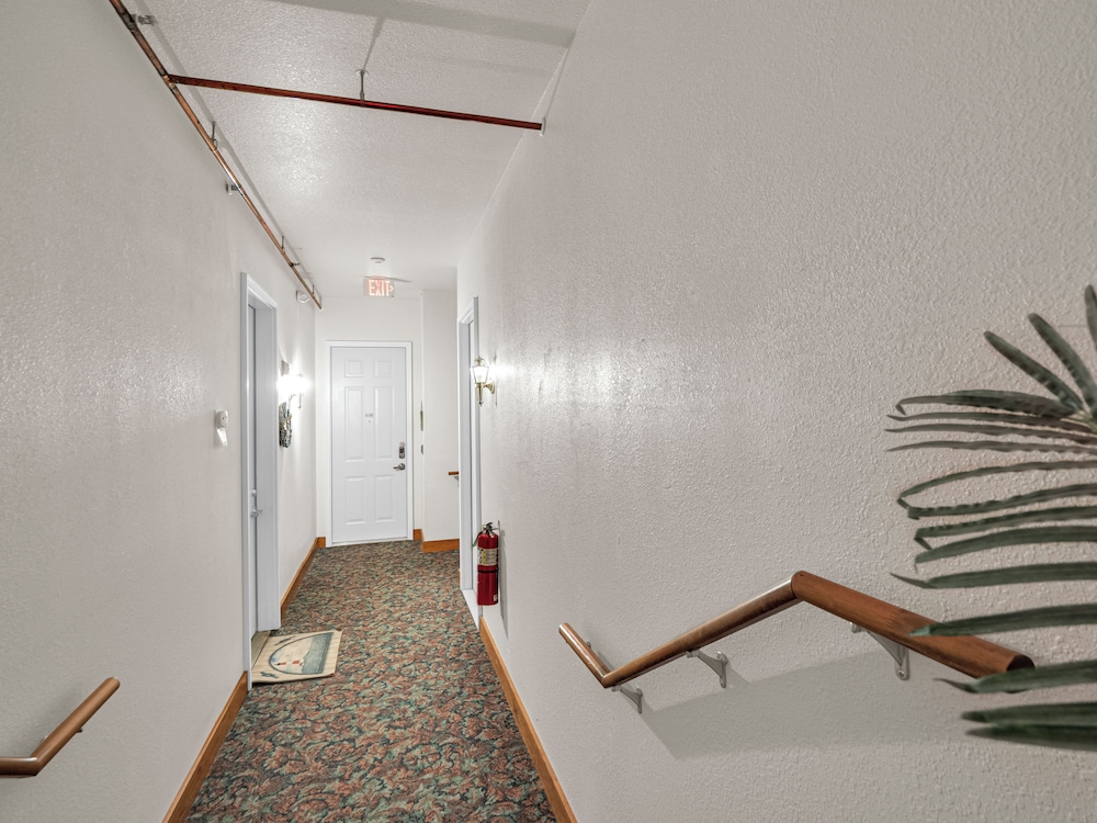 Victorian Inn Elkhart Lake Wisconsin - photo 2