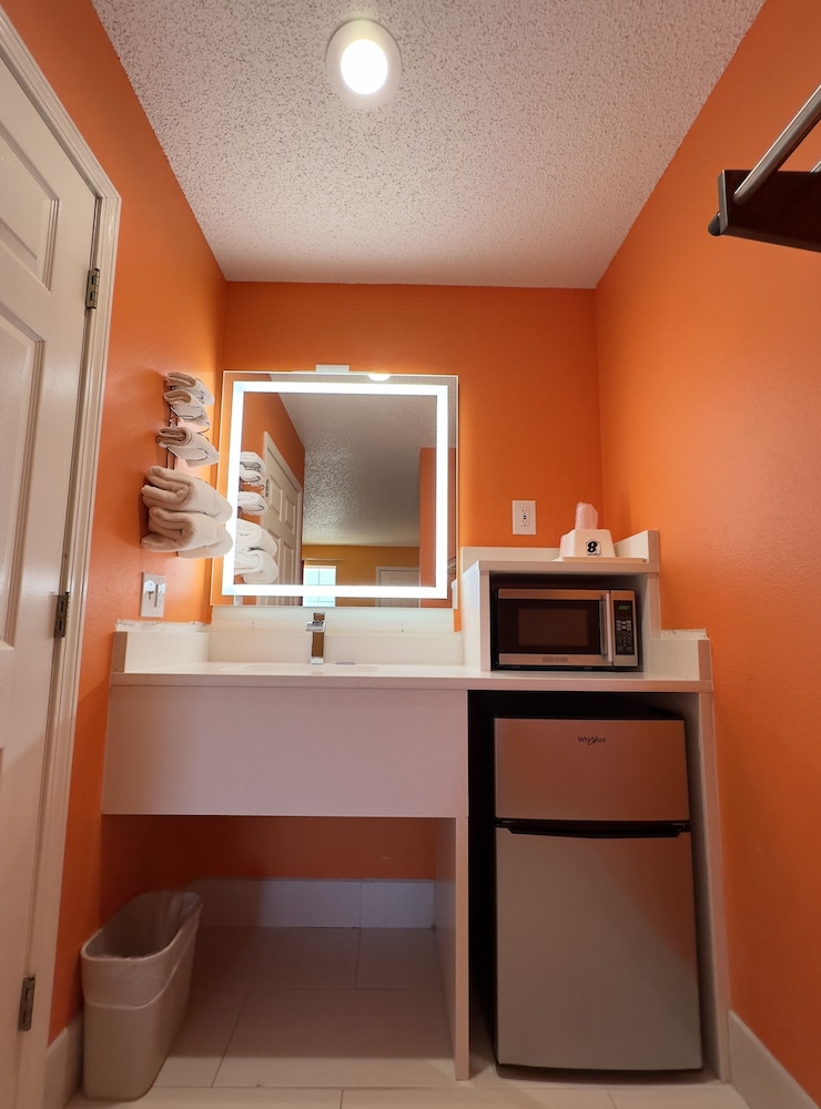 Razorback Inn - photo 14