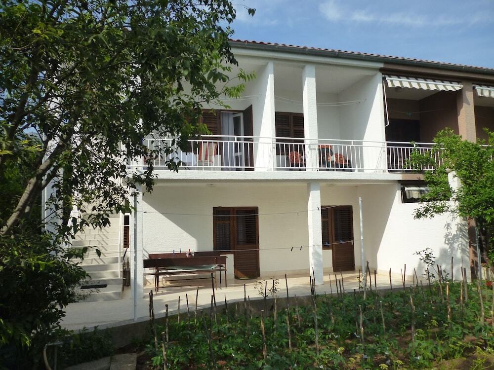 Brine — 4-Star Luxury Hotel in Starigrad, Croatia