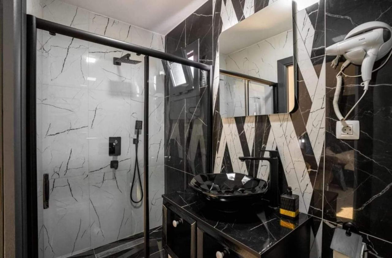 Breathe in Unknown City, Romania