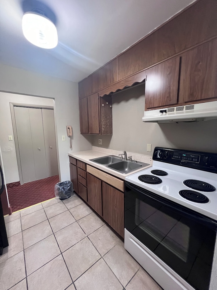 Rodeway Inn & Suites Hershey Chocolate Avenue - photo 44