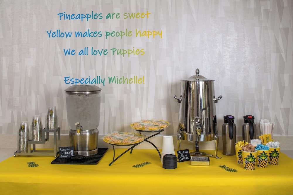 Staypineapple Hotel Z Gaslamp San Diego - photo 4