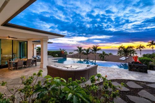 Blue Hawaii — 4-Star Luxury Hotel in Kailua-Kona, United States