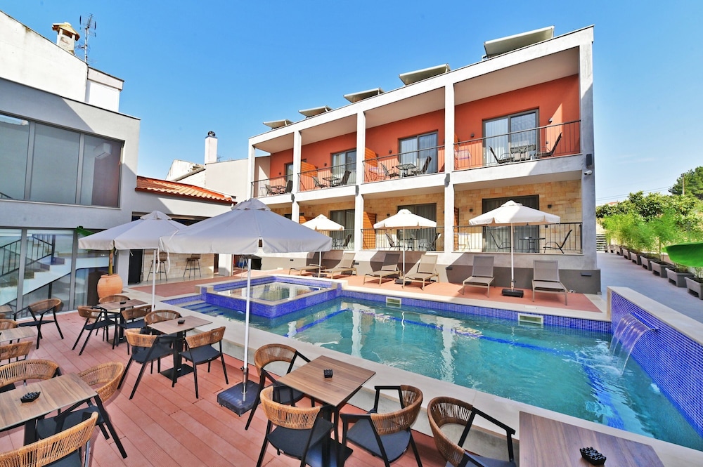 Maltepe Luxury Accommodation By Travelpro Services in Kallithea, Greece