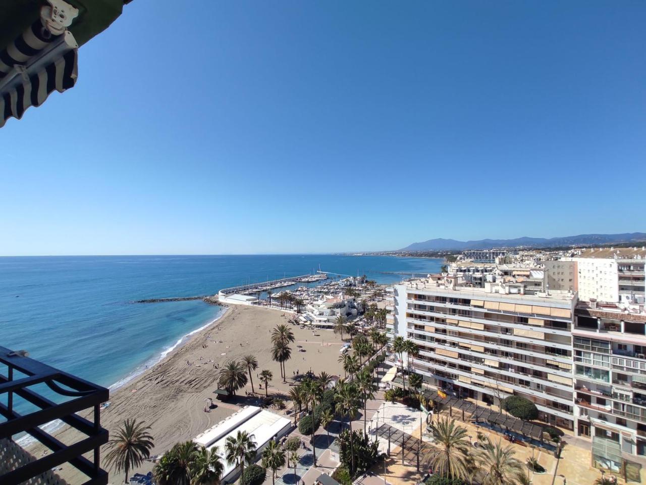 Apartamento En Primera Linea de Playa a Marbella Centro — 4-Star Luxury Hotel in Marbella, Spain