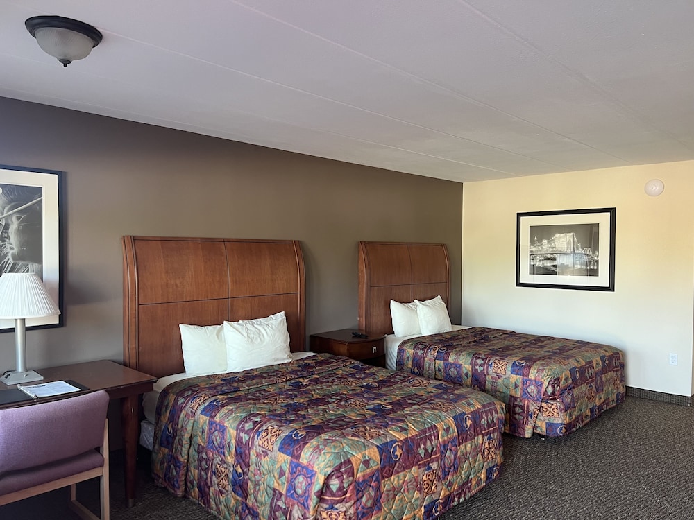All Star Inn & Suites - photo 73