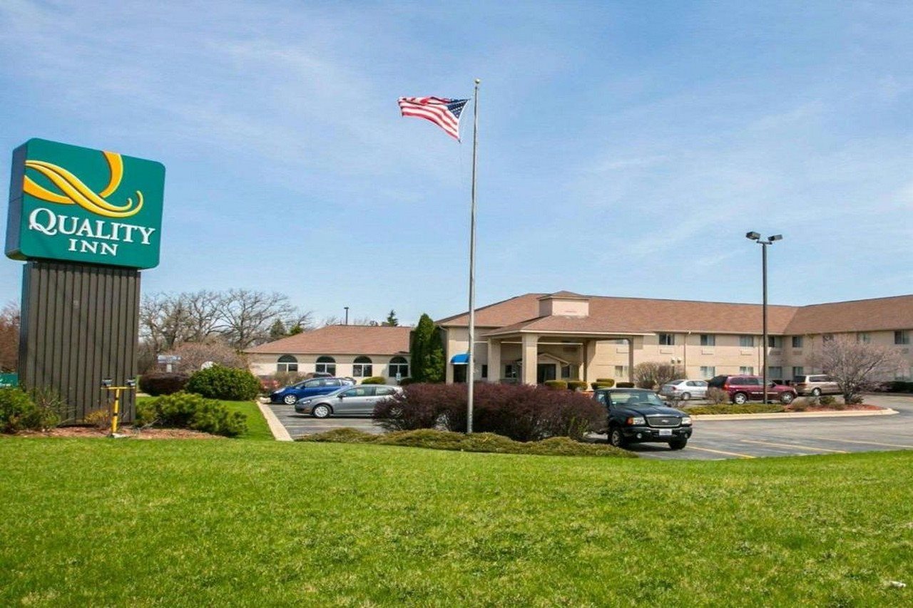 Quality Inn & Suites Woodstock Near Lake Geneva — hotel in Woodstock