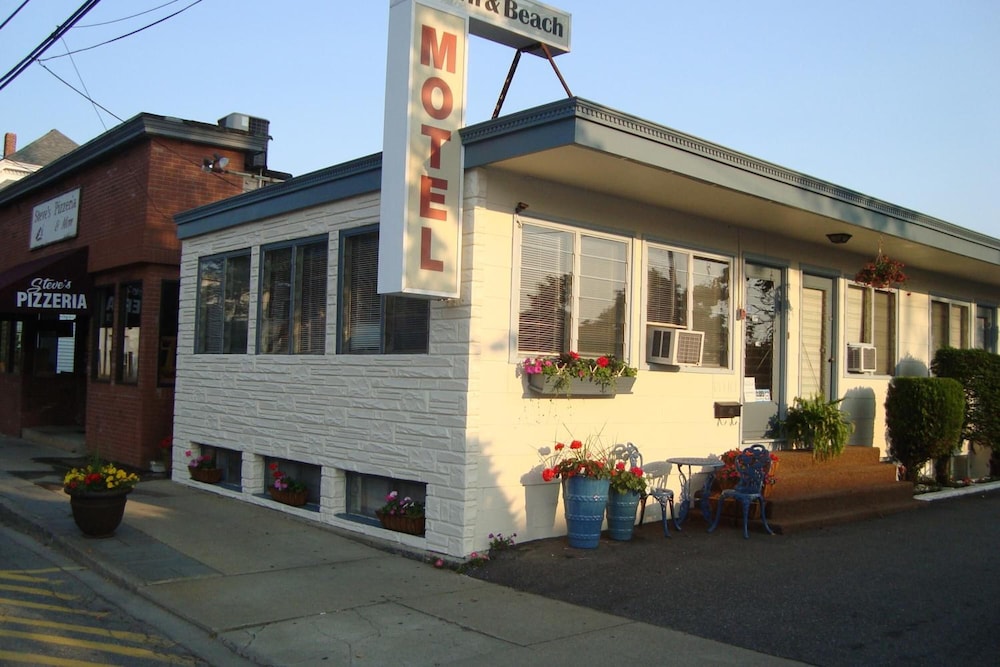 Town & Beach Motel - photo 35