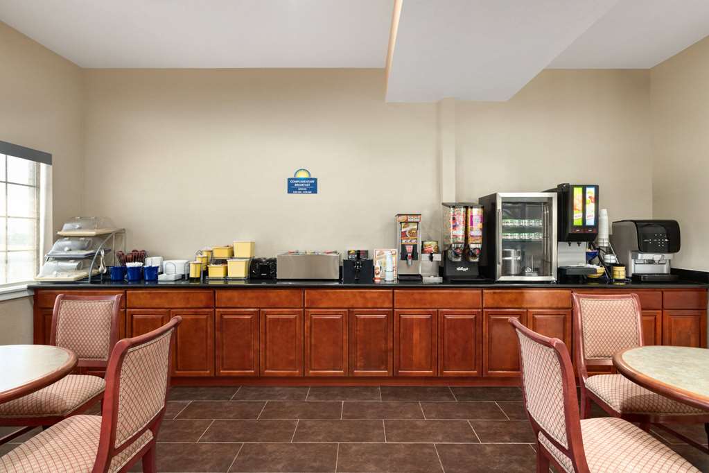 Days Inn by Wyndham San Antonio Near Fiesta Park - photo 32
