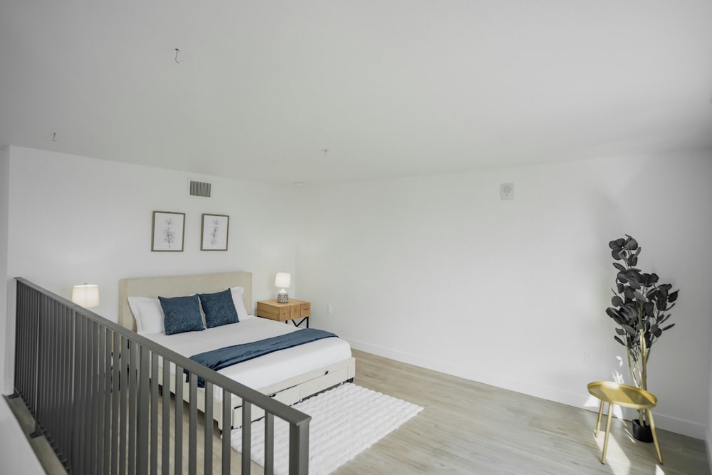 Chic Urban Retreat in Heart of LA - photo 14