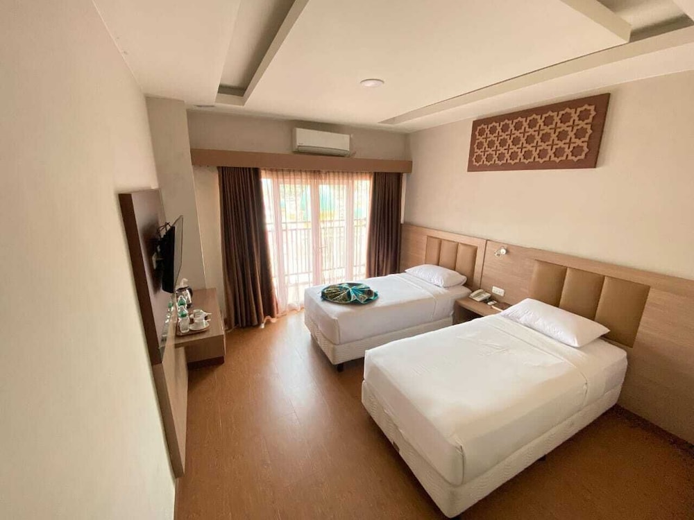 Grand Bunda Hotel Syari’ah Bukittinggi — Bukittinggi — photo 3