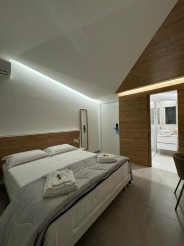 Space Tower Rooms — Naples — photo 3