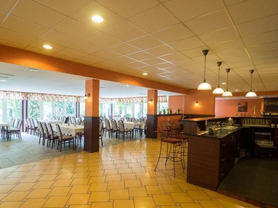 Hotel Jonathan — Balatonfoldvar — photo 4