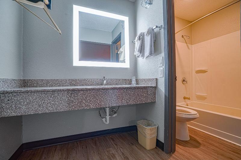 Hotel Comfort Stay by OYO Texarkana East AR I 30 - photo 61