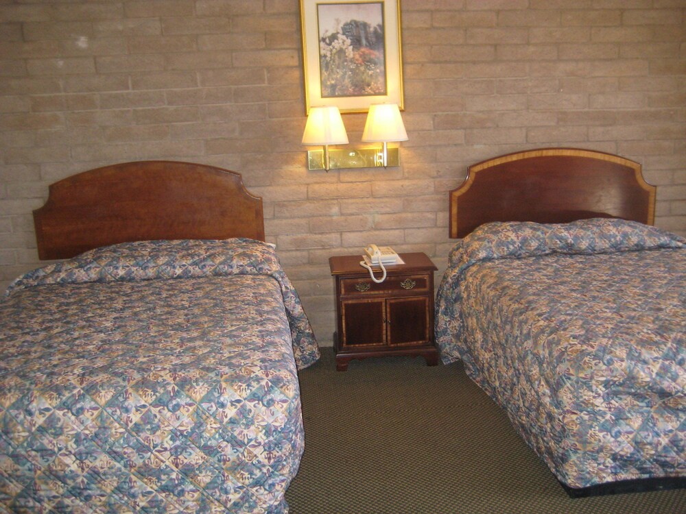 El Capitan Motel - photo 15