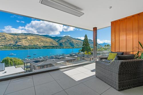 Luxurious Lakefront Penthouse — 4-Star Luxury Hotel in Wanaka, New Zealand