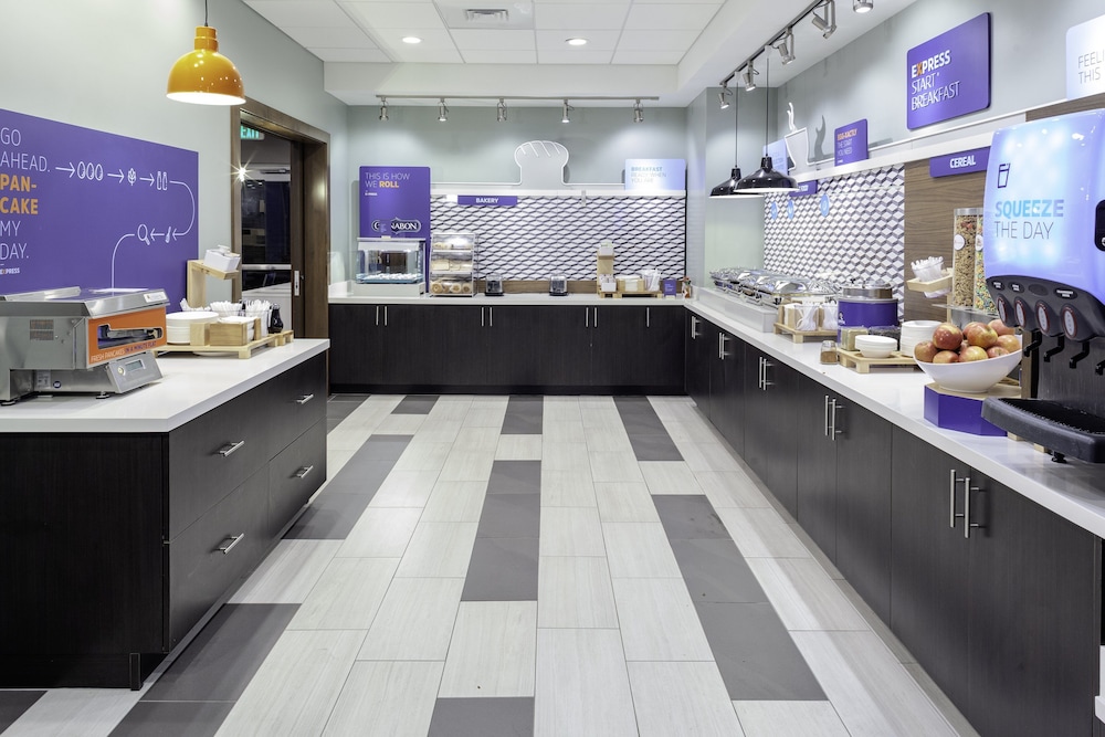 Holiday Inn Express & Suites Phoenix East Gilbert by IHG - photo 41