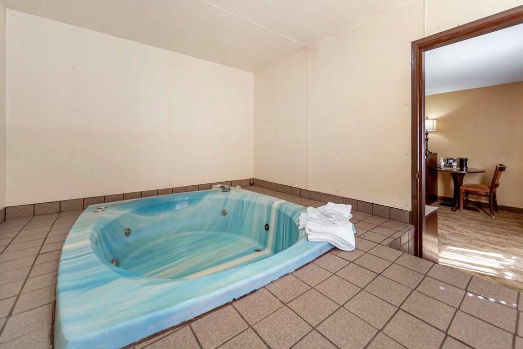 Econo Lodge Black Hills - photo 22