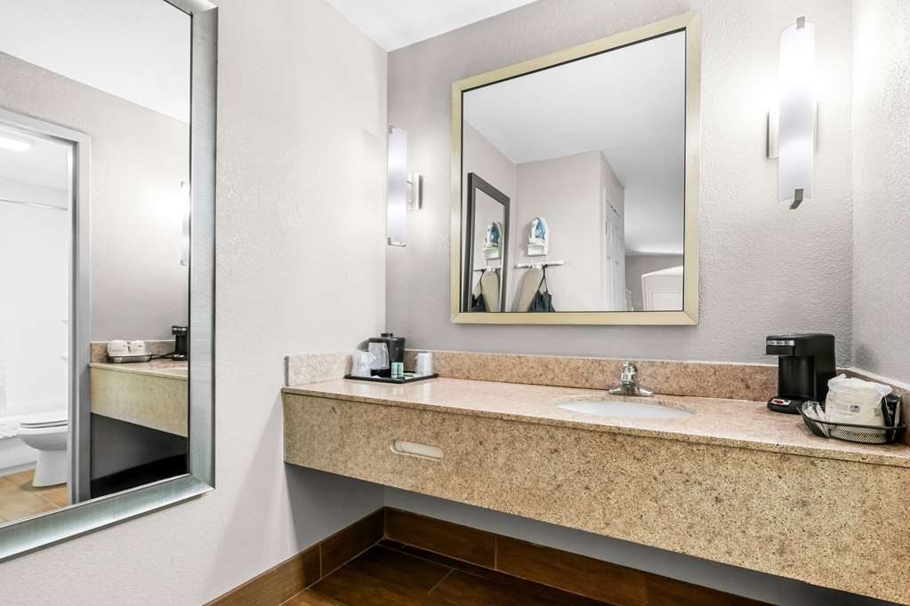 Best Western Executive Suites - photo 27