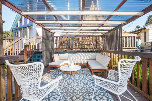 The Treehouse Pet Friendly 2 Mins Walk to Beach — 4-Star Luxury Hotel in Culburra Beach, Australia