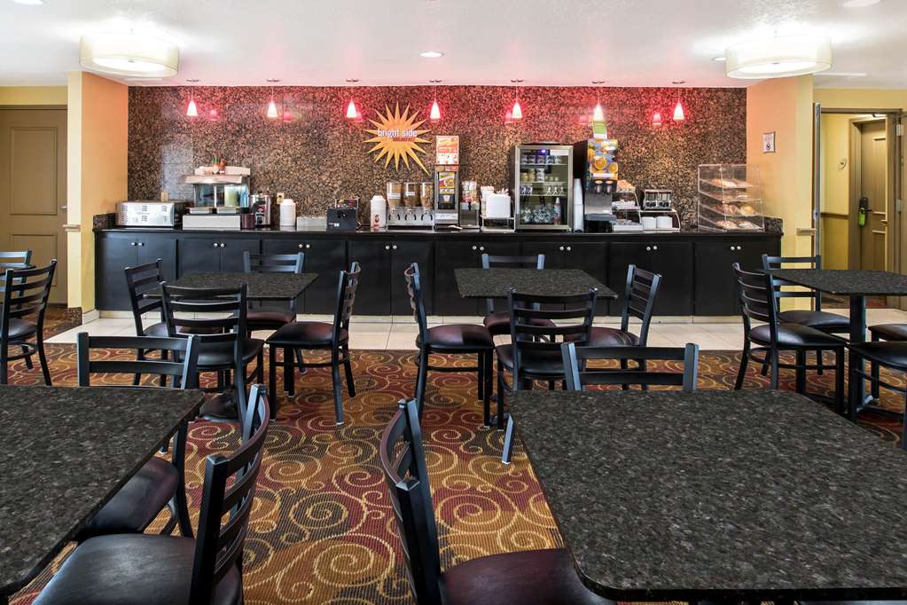 La Quinta Inn & Suites by Wyndham Salina - photo 59