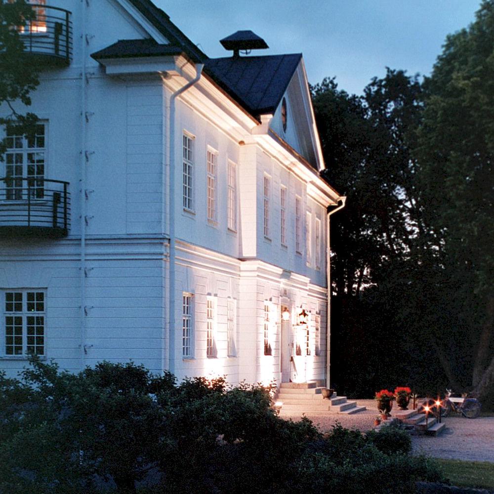 Yxtaholms Slott - carbon neutral hotel in Flen