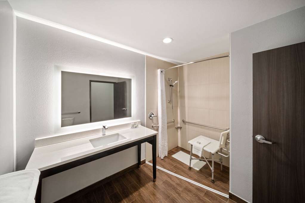La Quinta Inn & Suites by Wyndham McAlester - photo 29