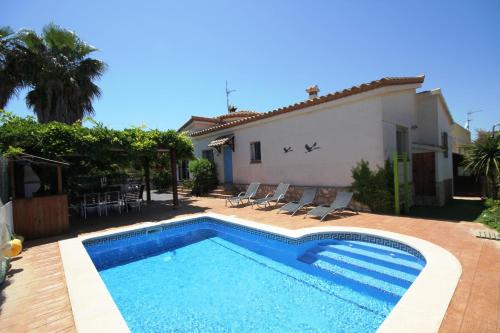 Riumar Carmen 3 500m to beach private pool On Site Service dog beach in Deltebre, Spain