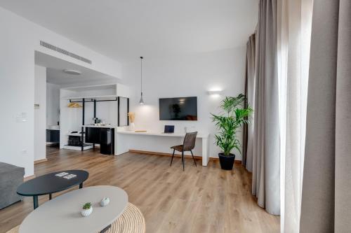 Marion Suite — 4-Star Luxury Hotel in Ermoupolis, Greece
