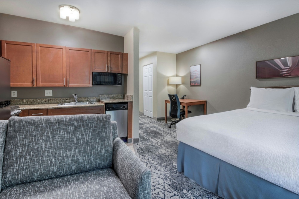 TownePlace Suites by Marriott Raleigh Cary Weston Parkway - photo 8