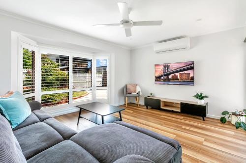 Pet Friendly 3 bedroom house with large backyard — 4-Star Luxury Hotel in Clifton Springs, Australia