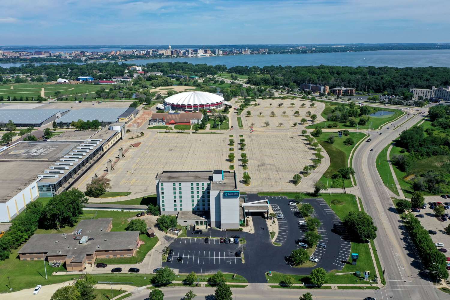 Clarion Suites Central - photo 23