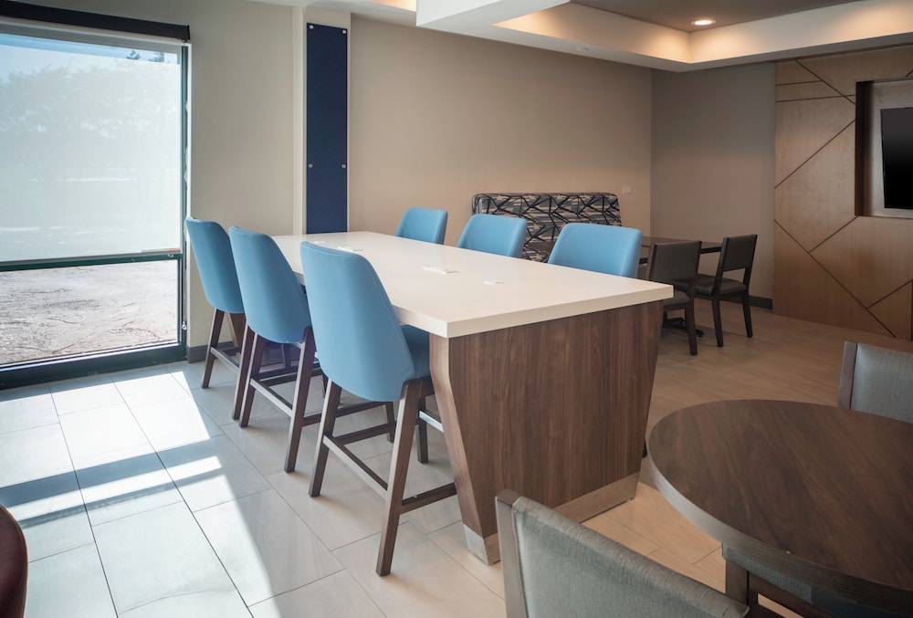 Holiday Inn Express & Suites Little Rock West by IHG - photo 20