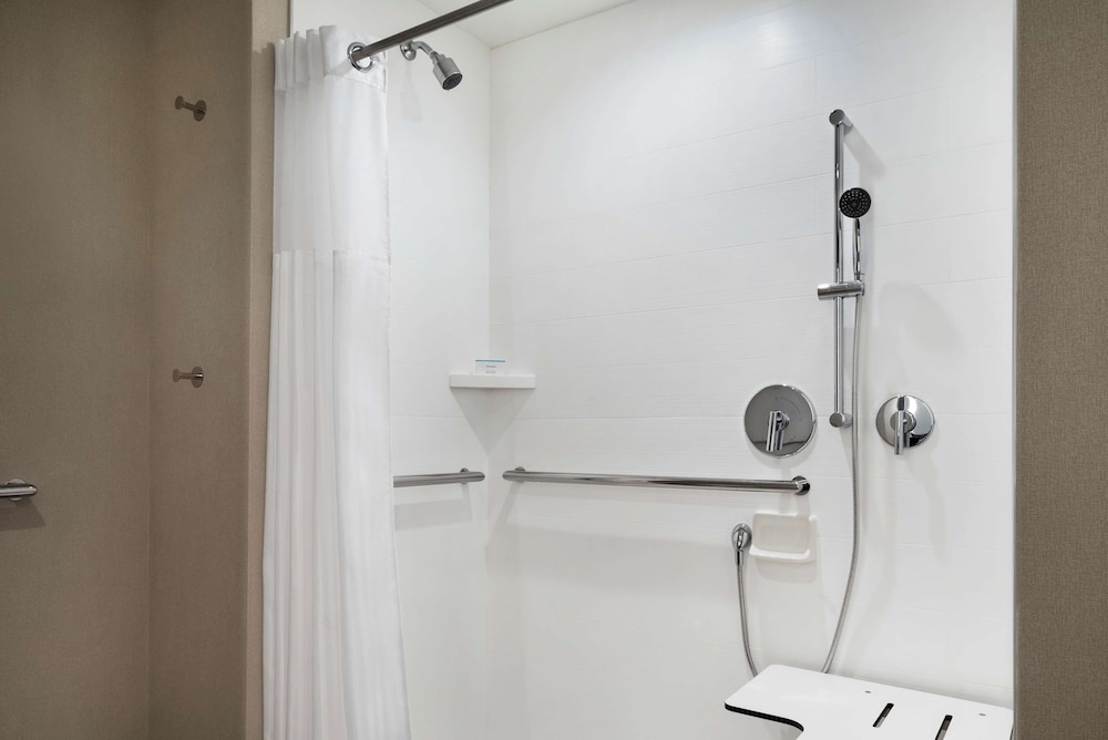 Hilton Garden Inn Milwaukee Brookfield Conference Center WI - photo 18