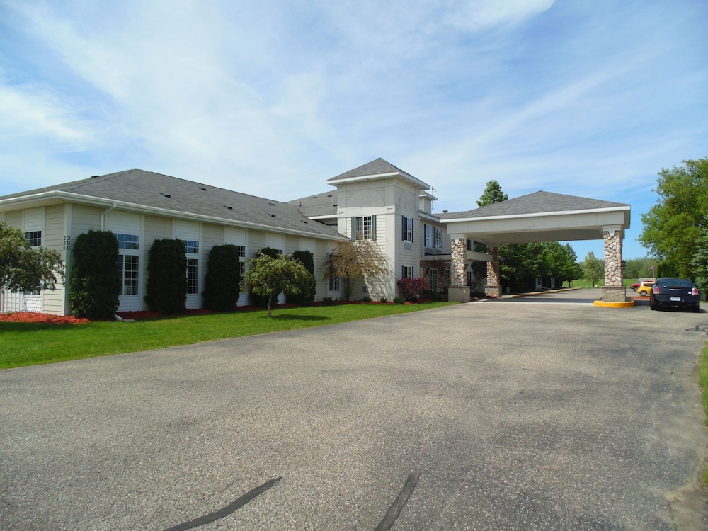 American Inn and Suites Houghton Lake - photo 32