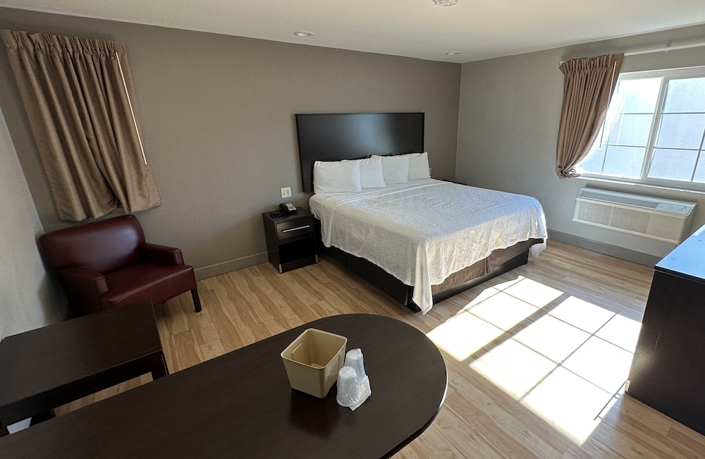 Red Roof Inn Hayward - photo 8