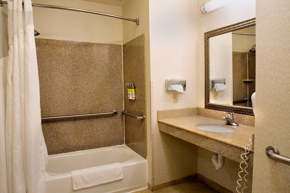 Holiday Inn Express & Suites Center by IHG - photo 31