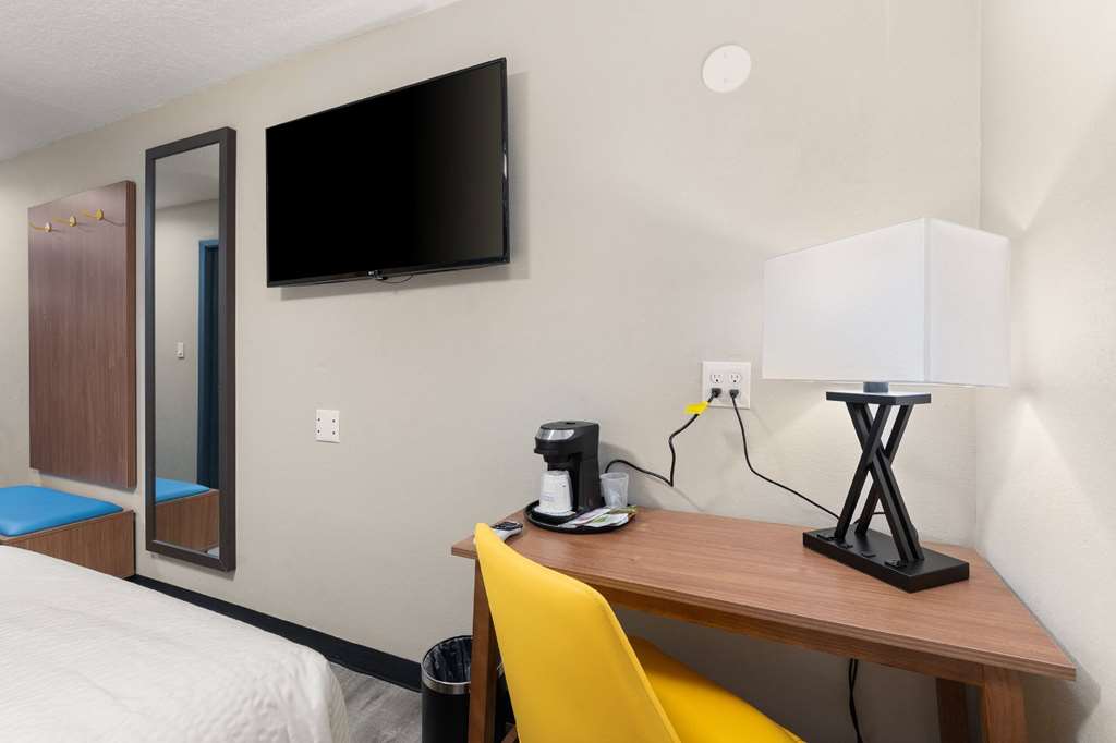 Days Inn by Wyndham Albuquerque I 25 - photo 24