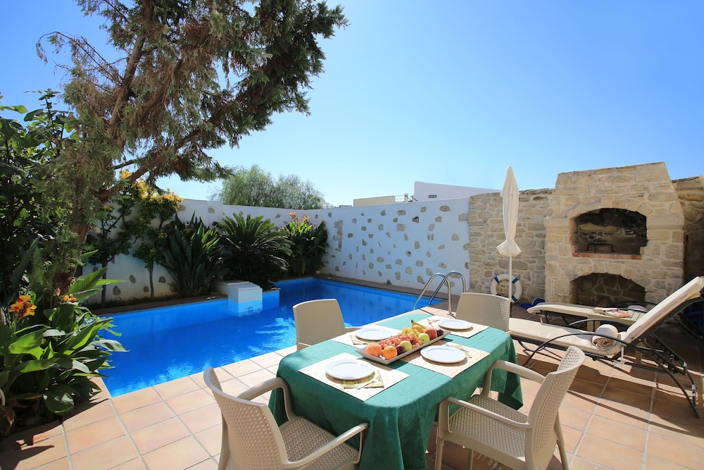 Villa Kamilari — 4-Star Luxury Hotel in Irakleion, Greece