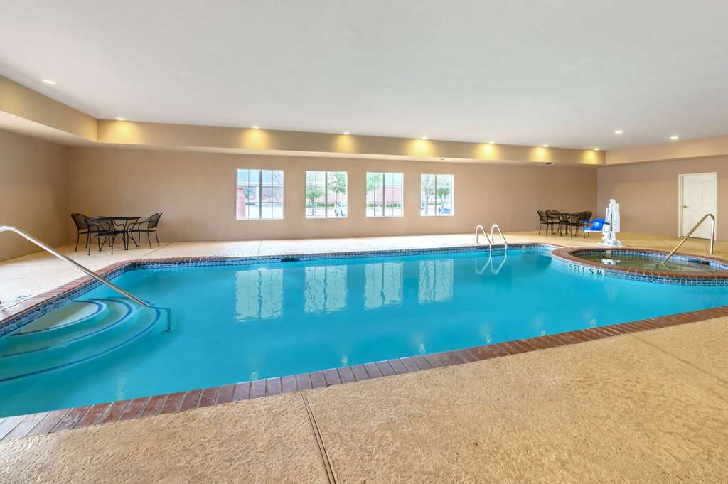 La Quinta Inn & Suites by Wyndham Longview North - photo 5